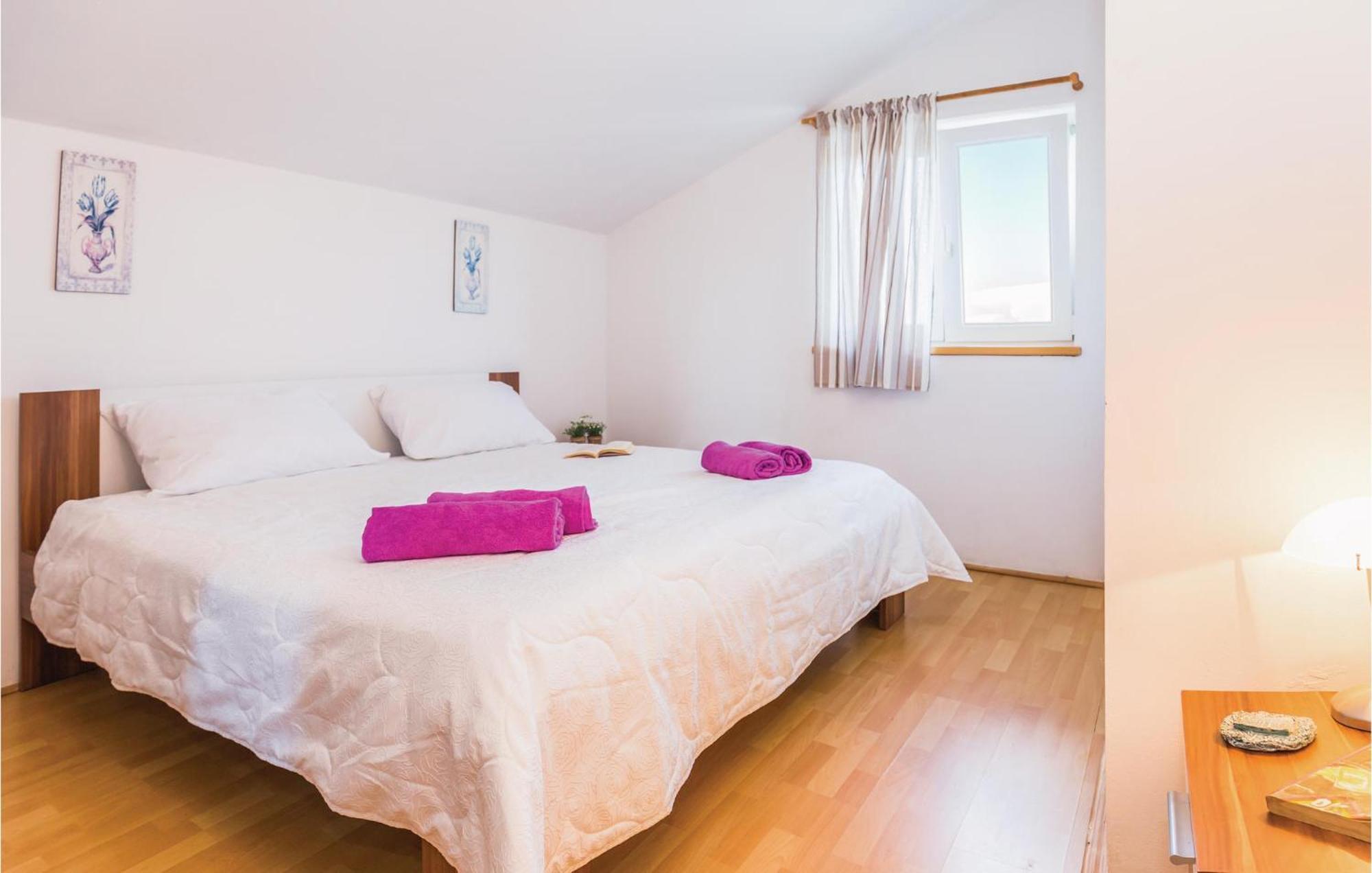 Lovely Apartment In Ugljane With Kitchen Exterior foto