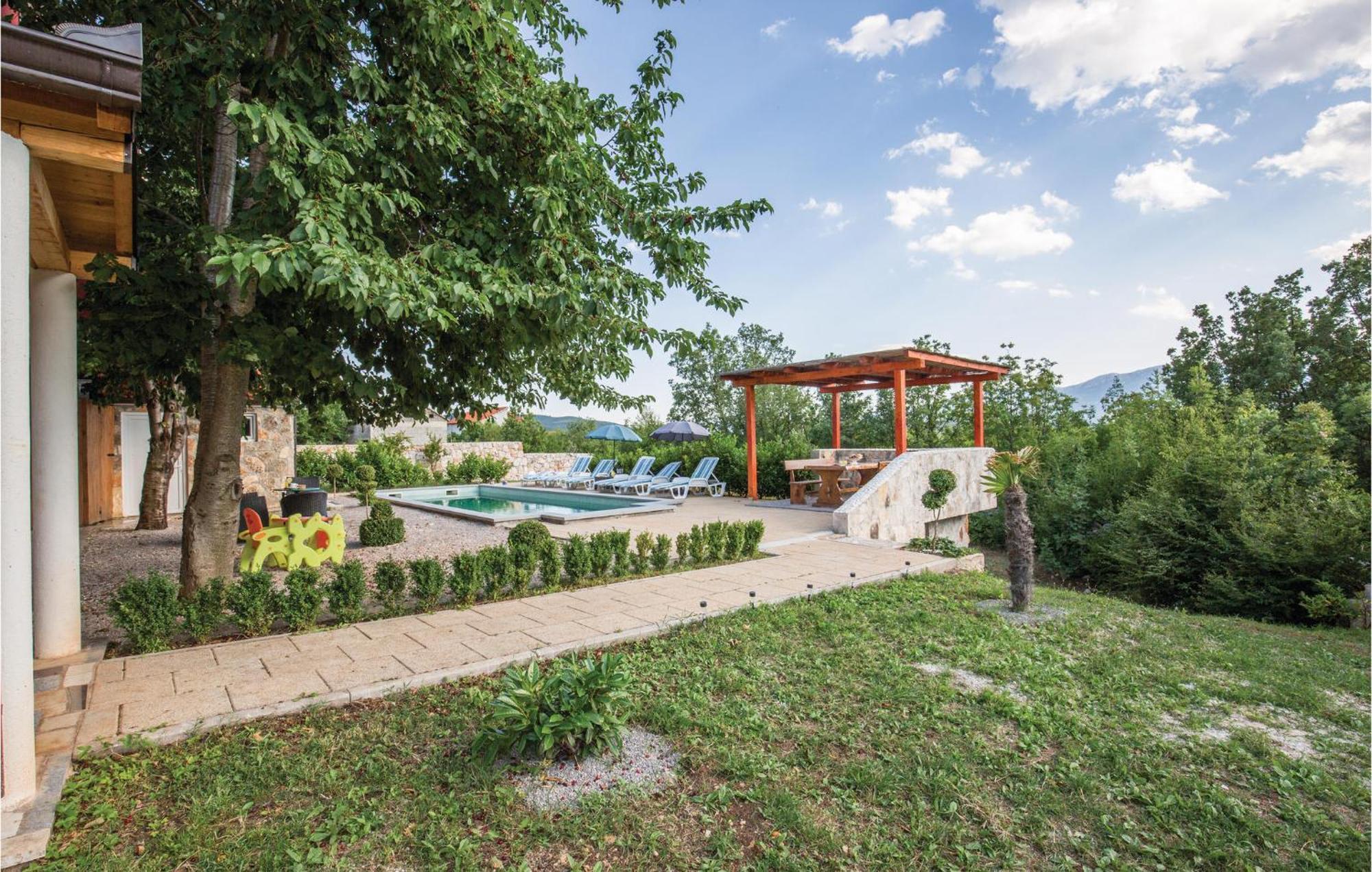 Lovely Apartment In Ugljane With Kitchen Exterior foto